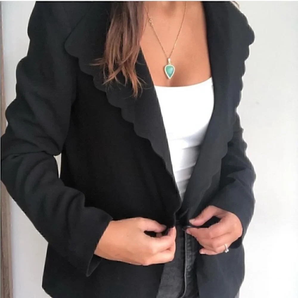 Club Monaco scallop detailed